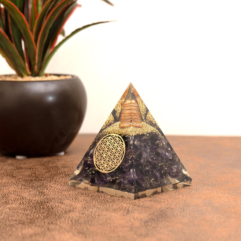 Amethyst Orgonite Pyramid Crystals Pyramid for Positive Energy and Meditation Yoga Positive Energy Crystal That Promotes Wealth, Prosperity and Attracts Success